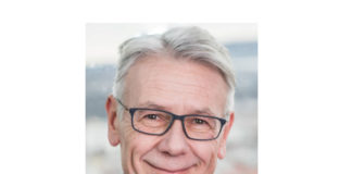 OB hilft beim Einpacken – Stadtoberhaupt unterstützt Spendenaktion von Globus