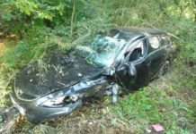 PKW landet im Graben