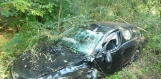 PKW landet im Graben