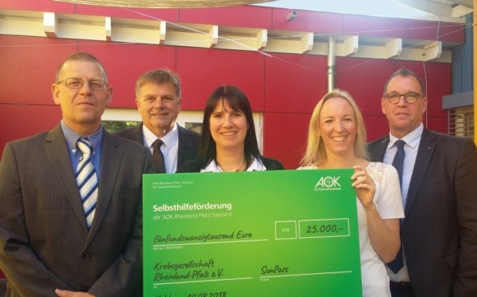 Scheckuebergabe_SunPass_AOK_2018