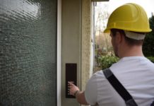 „Unterschreiben Sie hier!“ – Betrug an der Haustür