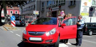 Mit Pkw festgefahren