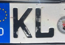 Ohne Führerschein und mit gefälschten Kennzeichen