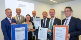 Umweltministerin Ulrike Höfken überreicht SWK TSM-Urkunden