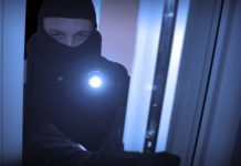 Einbrecher stehlen teuren Schmuck