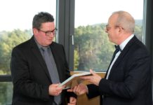 Physikprofessor Henning Fouckhardt mit Lehrpreis der TU Kaiserslautern ausgezeichnet