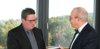 Physikprofessor Henning Fouckhardt mit Lehrpreis der TU Kaiserslautern ausgezeichnet