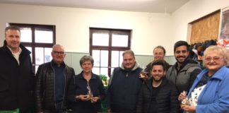 Geflüchtete spenden selbstgebackene Plätzchen an Lautrer Tafel