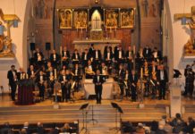 Dirigent und Orchester verzaubern Besucher des Adventskonzerts