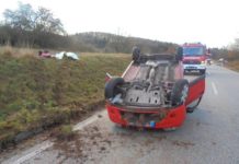 Pkw überschlägt sich – Die Autofahrerin und ihr 10-jähriges Kind kamen mit dem Schrecken davon