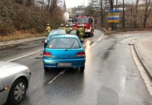 Unfall: Auf nasser Fahrbahn ins Schleudern geraten – drei Verletzte