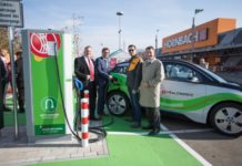 Pfalzwerke errichten E-Ladesäulen an Hornbach-Parkplätzen