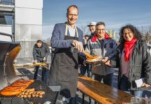 Großartiger Start ins Jubiläumsjahr: Kunden und Geschäftsführung treffen sich zum „Angrillen bei Opel“