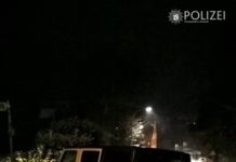 Unfall: Auf glatter Straße in Grundstücksmauer gekracht