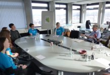 Jugendliche interviewen OB – OB Weichel steht UNICEF-Juniorteam Rede und Antwort