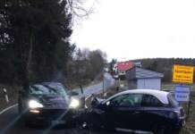 Unfall: Totalschaden und Verletzte