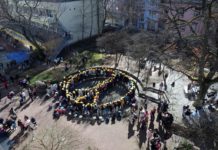 Missio-Fluchttruck an der BBS I – Technik: Schülerinnen und Schüler erfahren Flucht und Vertreibung hautnah