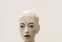 Walter Moroders Holzskulptur „Drap“ Bild des Monats im mpk