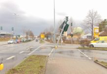 Gegen Ampelanlage gefahren und abgehauen
