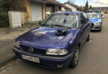 Unfallflucht: Wer hat das rote Auto gesehen?