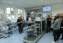 Automatisierungstechniker der Meisterschule für Handwerker verwirklichen Industrie 4.0