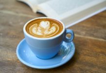 Frische Brötchen und knackige Bücher – Literaturfrühstück in der Pfalzbibliothek