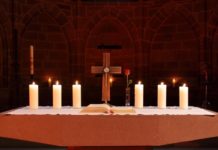 Kreuz aus Stiftskirche gestohlen – Zeugen gesucht!