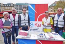 SiKa mit Infostand auf dem Wochenmarkt