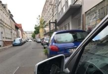Wer hat die Autos beschädigt? Mehrere Autos mutwillig beschädigt.