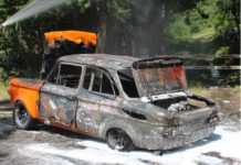 Oldtimer brennt komplett aus