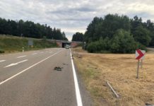 Unbekannter Unfallverursacher verursacht Trümmerfeld und flüchtet