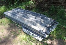 Eternitplatten im Wald abgeladen – Polizei sucht Zeugen