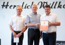 Kreissparkasse Kaiserslautern überreicht Geldpreis an VfB Reichenbach