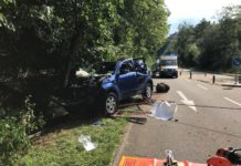 Unfall mit zwei schwer verletzten Personen – 76-jährige Autofahrerin gegen Brückengeländer gefahren