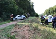 Unfall zwischen zwei überholenden Autos