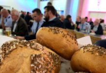 Selbstlosigkeit zum Wohle der Gemeinschaft – Dezernent Peter Kiefer ehrt Feuerwehrleute am Kümmelweckfest