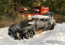 Gestohlenes Auto brennt komplett aus