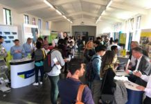 Der Campus als Messegelände: Die hohe Anzahl an Anmeldungen zur FiKom brachte ein neues, erfolgreiches Messekonzept mit sich