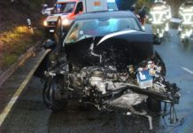 Zwei Schwerverletzte nach Frontalzusammenstoß