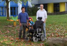 TU – Medica 2019: Kindersitz einfach am Rollstuhl befestigen – ein Schienensystem macht es möglich