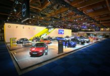 CEO Lohscheller eröffnet Opel-Stand auf Brüsseler Automobilsalon