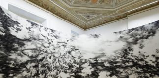 Am Saum des Raumes – Ausstellung mit großformatigen Pinselzeichnungen und Rauminstallationen von Julia Steiner im mpk