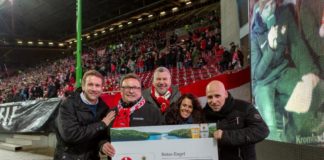 Fans des 1. FC Kaiserslautern sammeln bei der Krombacher Zipfelmützenaktion 8.087,96 Euro für den guten Zweck