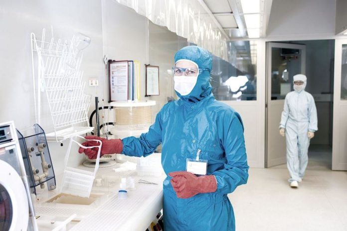 csm_Unverzichtbar_fuer_die_Forscher_ist_der_gut_ausgestattete_Reinraum_am_Standort_Zweibruecken_Foto_HSKL_Rainer_Lilischkis_cd858309a1