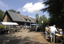 Über 300.000 Euro für Maßnahmen in Hütten und Häusern – Bezirksverband Pfalz unterstützt Pfälzerwald-Verein und Naturfreunde