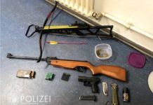 Herumgeschrien und in die Luft geschossen