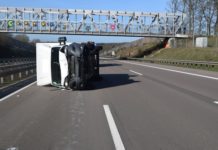 A6/Kaiserslautern, Auffahrunfall – Kleintransporter kippt um