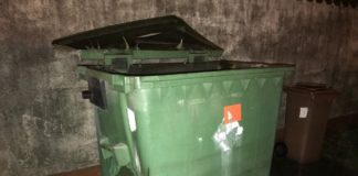 Abfallcontainer brennt – Grillkohle vermutlich Ursache