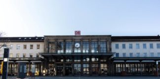 Erst mit Falschgeld bezahlt, dann Ware gestohlen