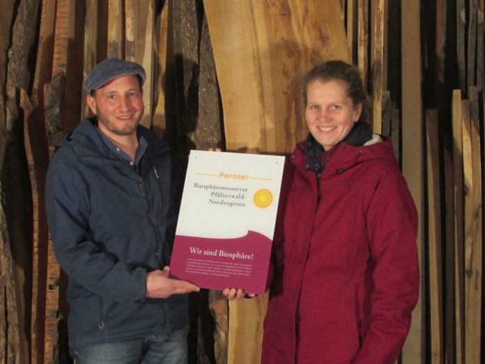 Partnerschild-Übergabe_Hr. Flick, Fr. Weber